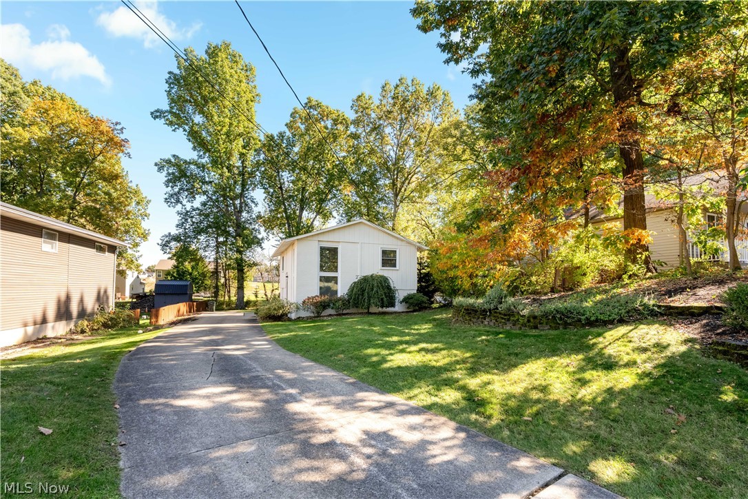 6274 Woodmoor Avenue NW Canton OH 44718