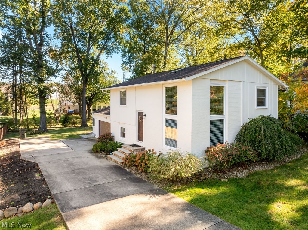 6274 Woodmoor Avenue NW Canton OH 44718