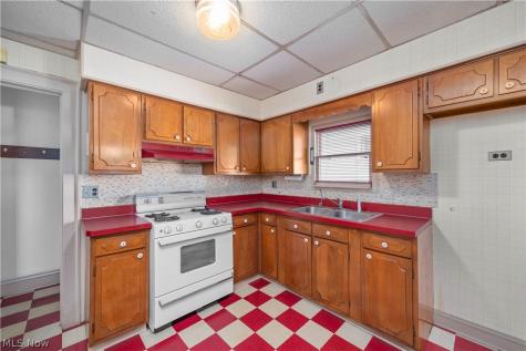11301 Linnet Avenue Cleveland OH 44111
