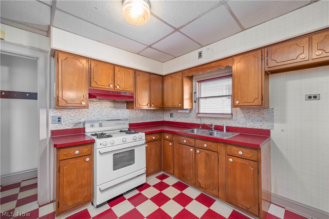 11301 Linnet Avenue Cleveland OH 44111