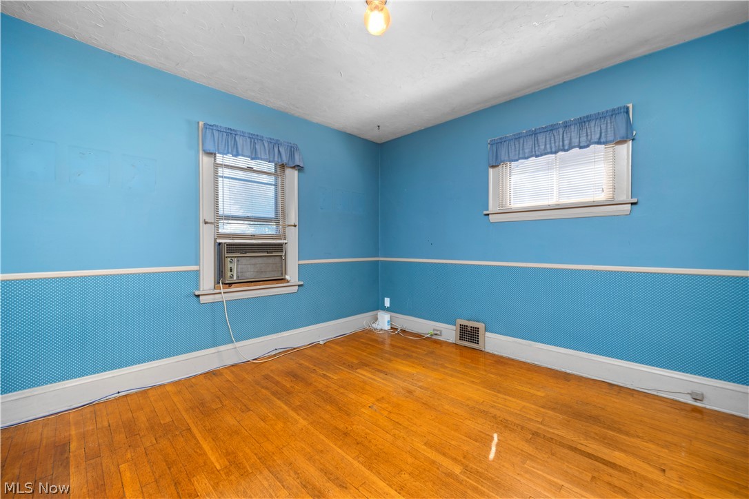 11301 Linnet Avenue Cleveland OH 44111