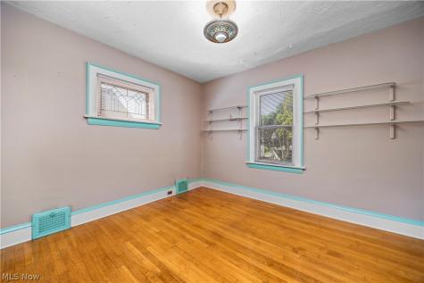 11301 Linnet Avenue Cleveland OH 44111
