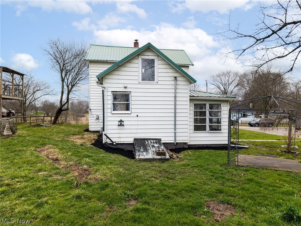 153 Schaff Alley Creston OH 44217