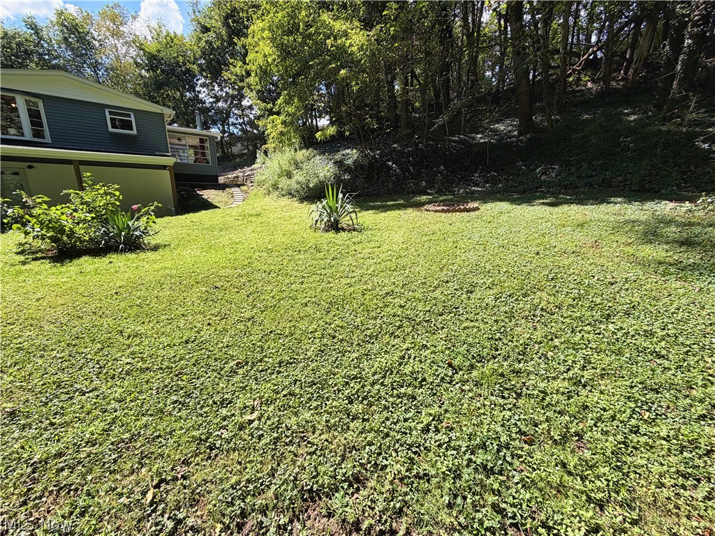 1929 Iris Street East Liverpool OH 43920