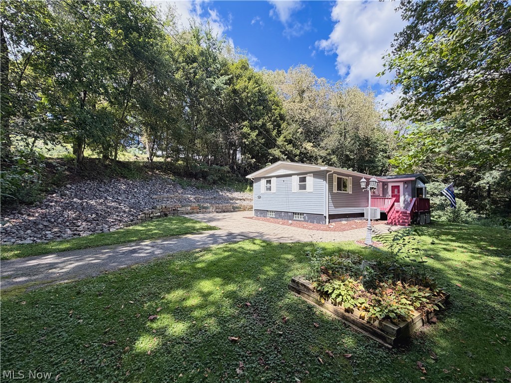 1929 Iris Street East Liverpool OH 43920