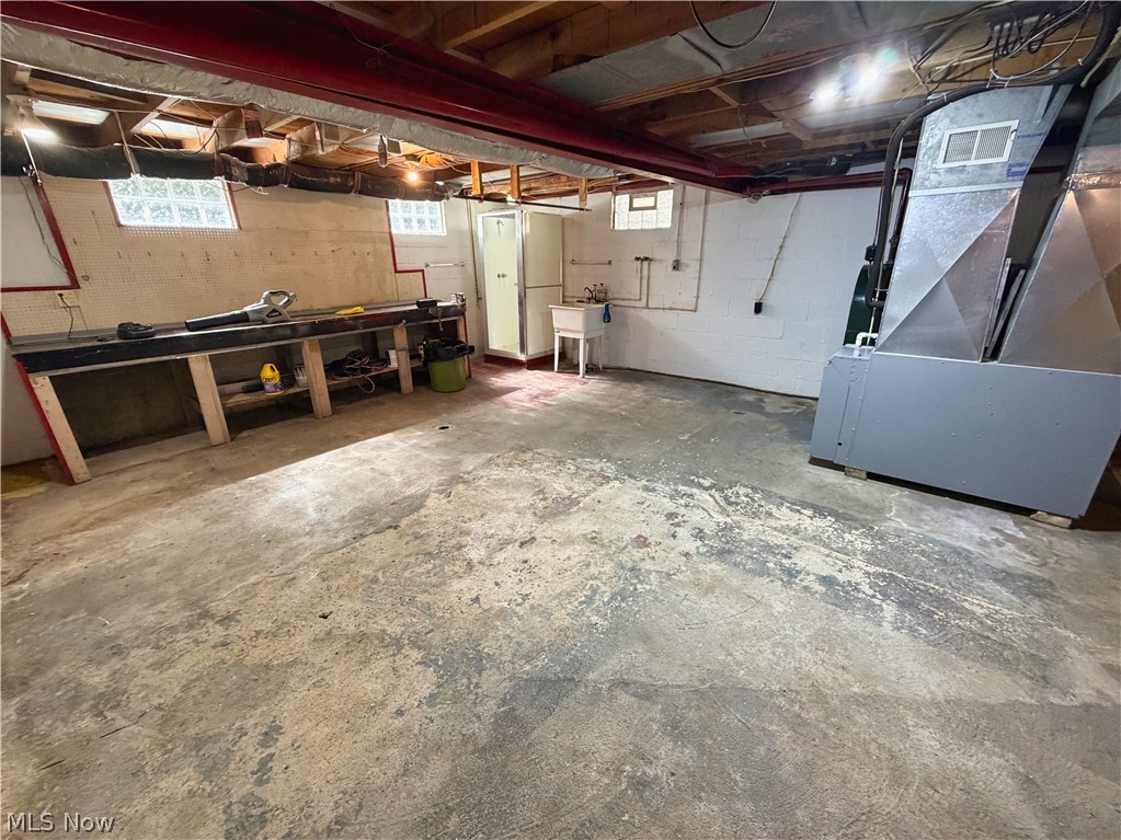 1929 Iris Street East Liverpool OH 43920