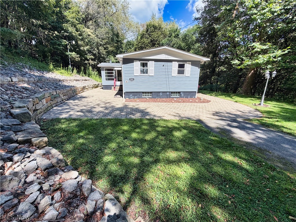1929 Iris Street East Liverpool OH 43920