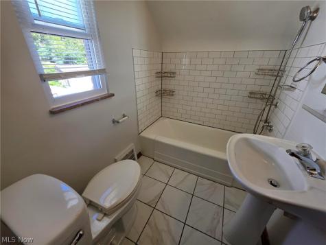 781 E 236th Street Euclid OH 44123
