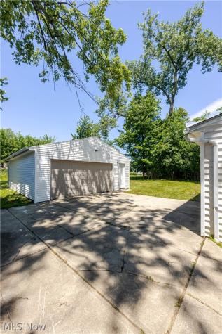 7325 Adkins Road Mentor OH 44060