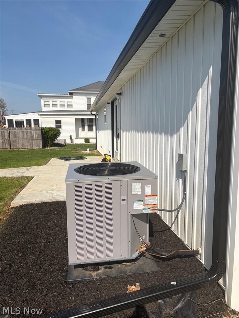 165 W 3rd Street Frazeysburg OH 43822