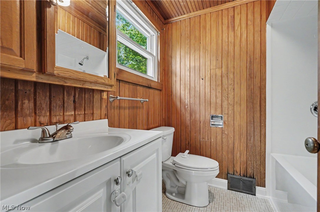 10528 Country Club Lane Deerfield OH 44449