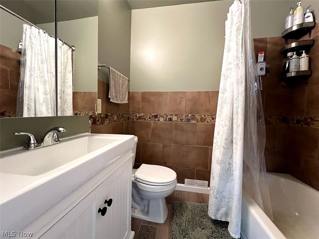 9203 Torrence Avenue Brooklyn OH 44144