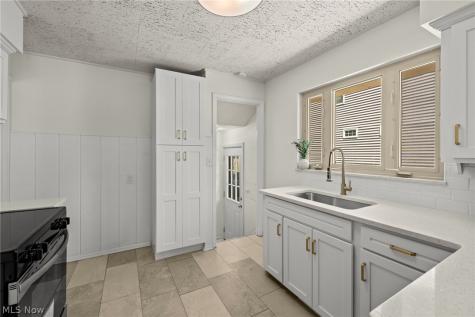 24914 E Oakland Bay Village OH 44140