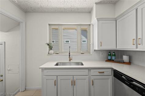 24914 E Oakland Bay Village OH 44140