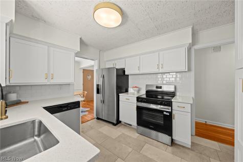 24914 E Oakland Bay Village OH 44140