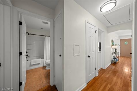 24914 E Oakland Bay Village OH 44140