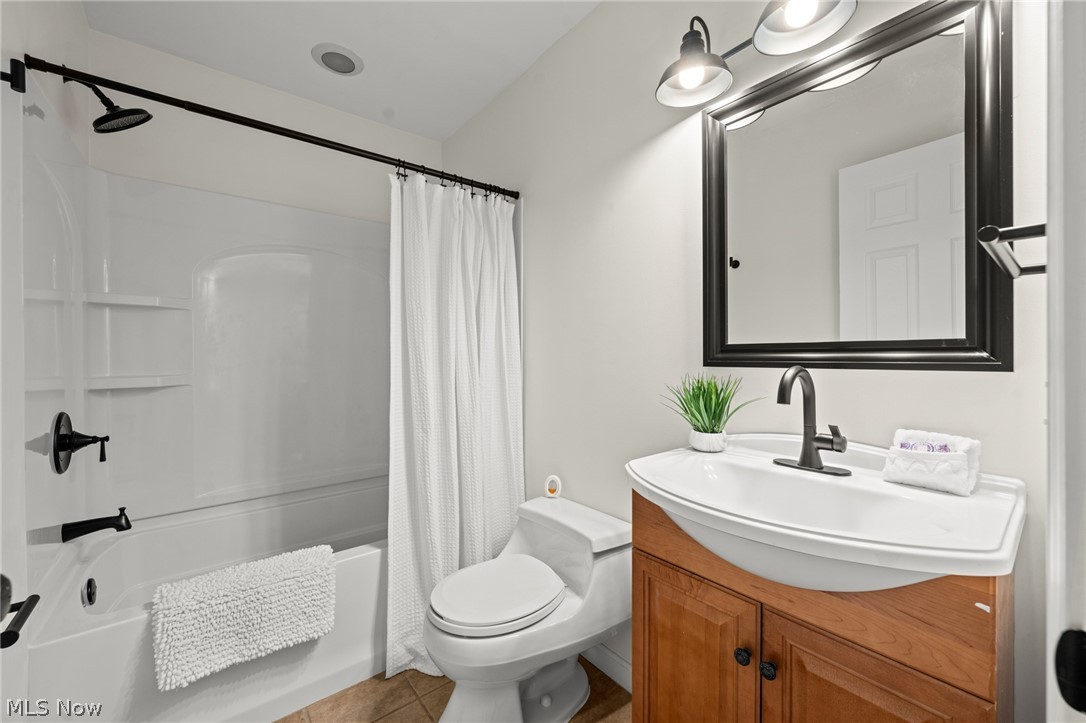 24914 E Oakland Bay Village OH 44140