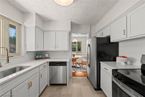 24914 E Oakland Bay Village OH 44140