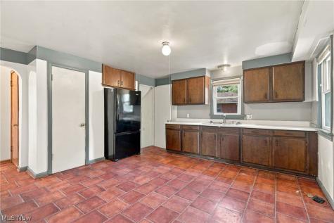 2459 Georgetown Road NE Canton OH 44704