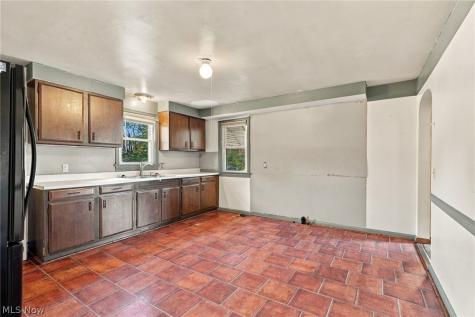 2459 Georgetown Road NE Canton OH 44704