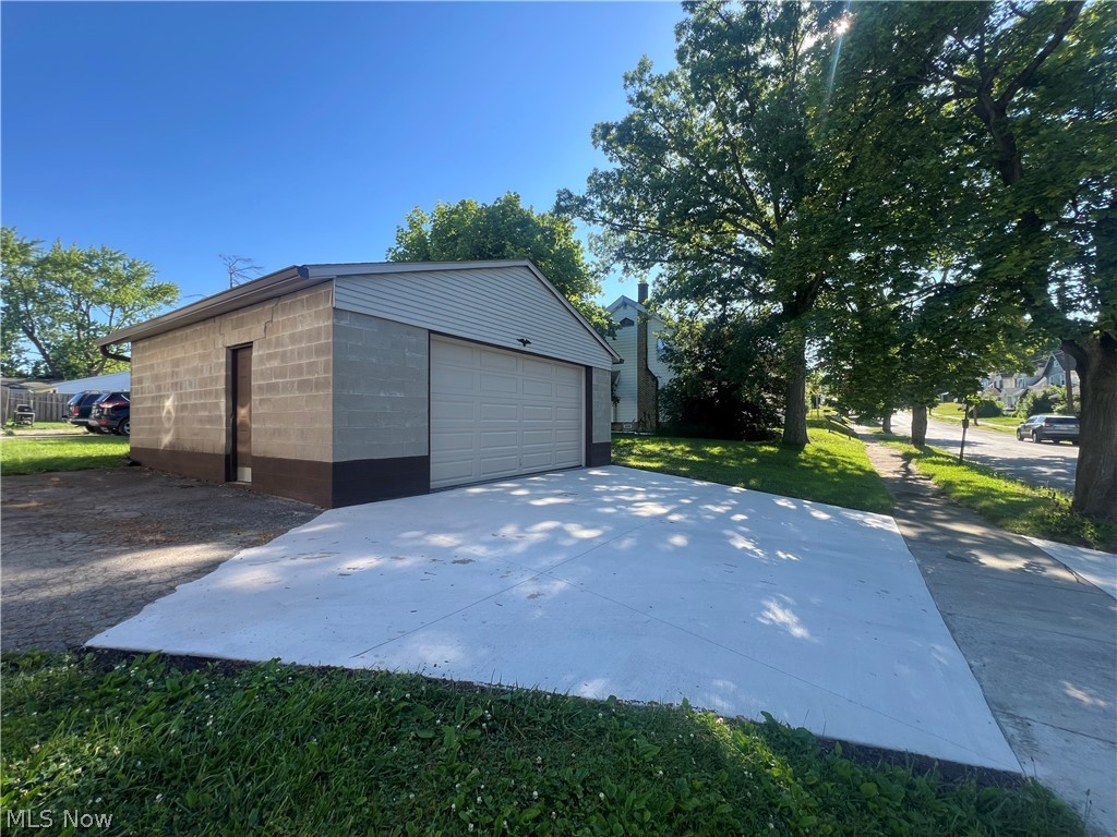 403 N Saint Clair Street Girard OH 44420