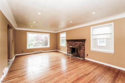 2371 Loyola Road University Heights OH 44118