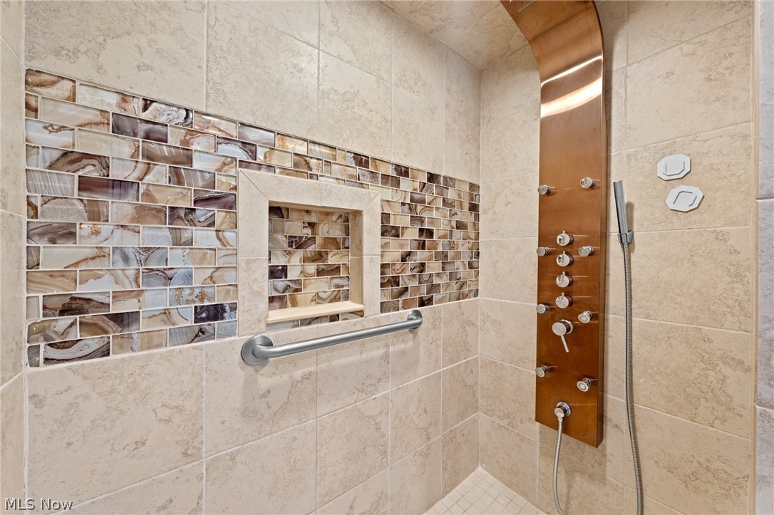 1725 Gladwin Drive Mayfield Heights OH 44124