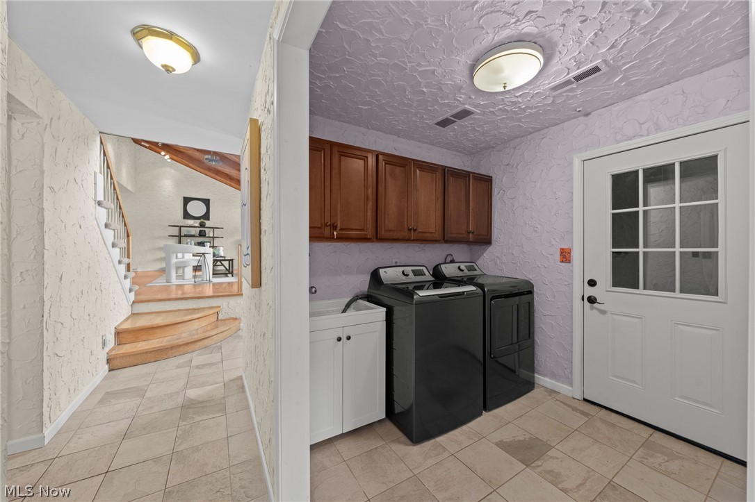 1725 Gladwin Drive Mayfield Heights OH 44124