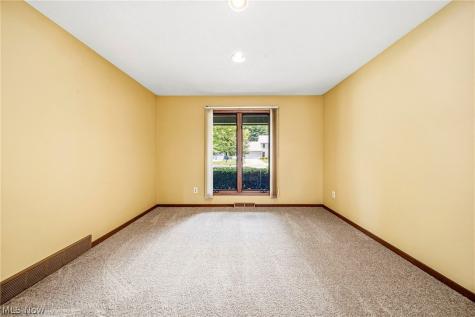 5513 Pheasants Walk Drive North Olmsted OH 44070