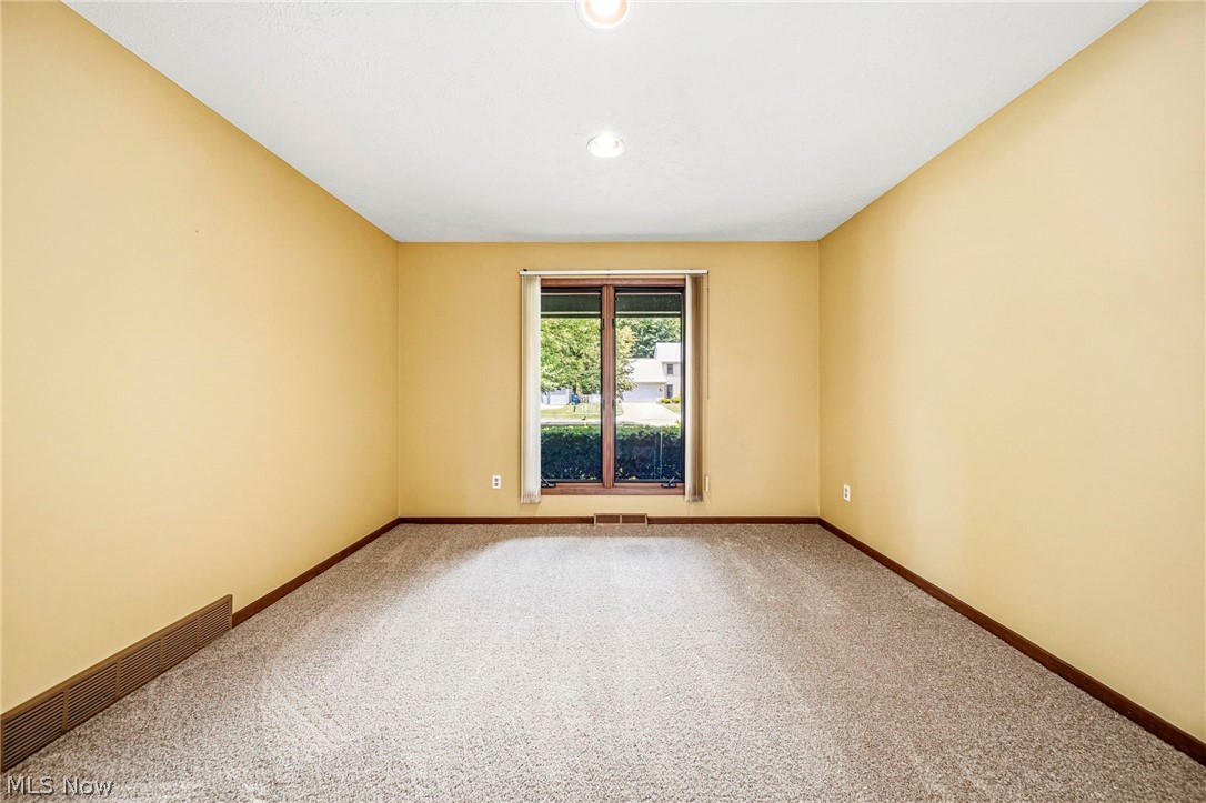 5513 Pheasants Walk Drive North Olmsted OH 44070
