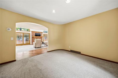 5513 Pheasants Walk Drive North Olmsted OH 44070