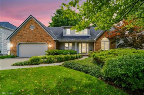 5513 Pheasants Walk Drive North Olmsted OH 44070