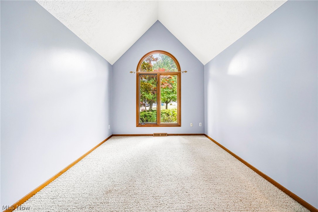 5513 Pheasants Walk Drive North Olmsted OH 44070