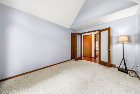 5513 Pheasants Walk Drive North Olmsted OH 44070