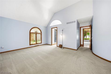 5513 Pheasants Walk Drive North Olmsted OH 44070