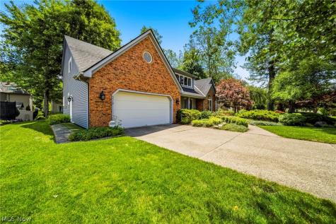 5513 Pheasants Walk Drive North Olmsted OH 44070