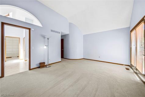 5513 Pheasants Walk Drive North Olmsted OH 44070