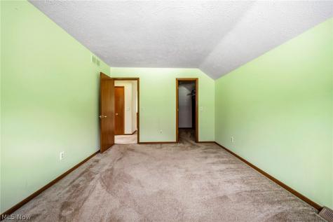 5513 Pheasants Walk Drive North Olmsted OH 44070