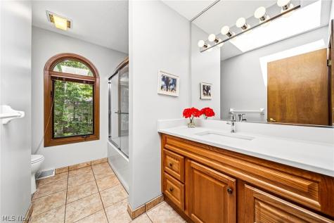 5513 Pheasants Walk Drive North Olmsted OH 44070