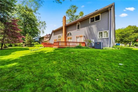 5513 Pheasants Walk Drive North Olmsted OH 44070
