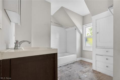 13810 Bartlett Avenue Cleveland OH 44120