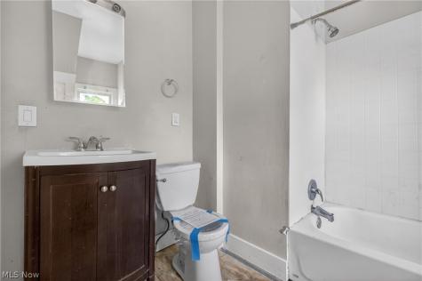 13810 Bartlett Avenue Cleveland OH 44120