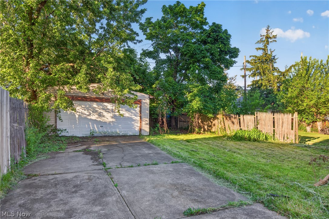 13810 Bartlett Avenue Cleveland OH 44120