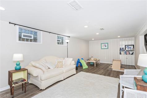 16237 Forest Hills Boulevard Cleveland Heights OH 44112
