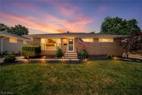 145 E Englewood Drive Seven Hills OH 44131