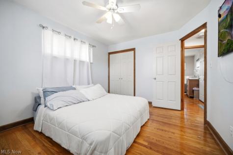 145 E Englewood Drive Seven Hills OH 44131