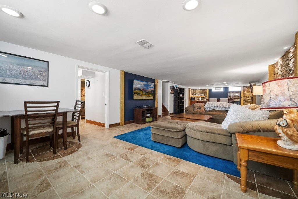 145 E Englewood Drive Seven Hills OH 44131
