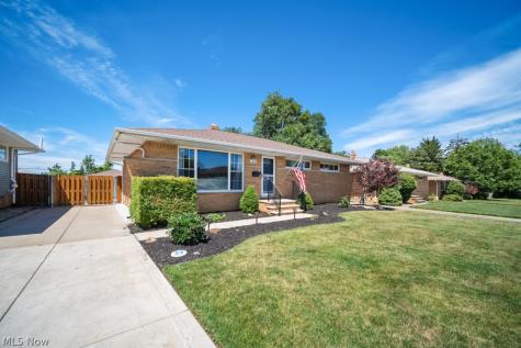 145 E Englewood Drive Seven Hills OH 44131
