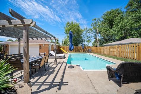 145 E Englewood Drive Seven Hills OH 44131