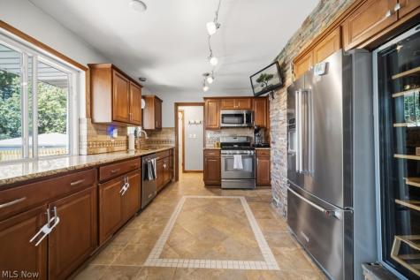 145 E Englewood Drive Seven Hills OH 44131